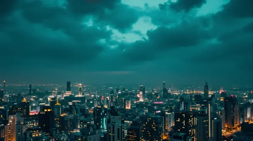 神秘影院《探访城市天际线的变迁》封面